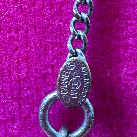 Authentic CHANEL Coco Mark Circle Medal 06P Necklace Silver/Black W/
Box - Picture 12 of 12